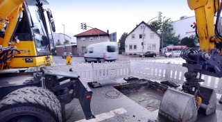 Großes Loch sorgt für Verkehrsbehinderungen in der Gütersloher Innenstadt