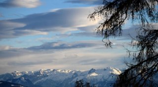 Deutsche Familie mit drei Kindern in Bergnot