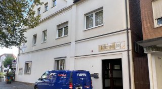 Polizeieinsatz im Kreis Gütersloh: Hunde stürzen plötzlich aus Hotelfenster