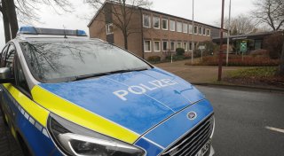 Espelkamper beschimpft Polizisten als Nazis und bewirft sie mit seiner Unterhose