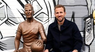 Nach viel Spott: Harry-Kane-Statue in London enthüllt
