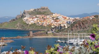 Zwei Tote bei Unfall auf Sardinien - Touristinnen verletzt