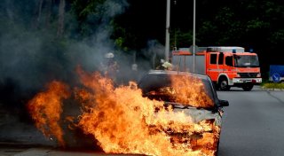 Was bei einem Autobrand zu tun ist - und was nicht