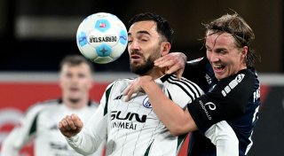 Aufbauhilfe vom Spitzenreiter: FC Schalke 04 überrascht den SC Paderborn