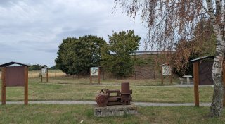 Erst kürzlich erneuert - Vandalismus am Lehrpfad bei Delbrück
