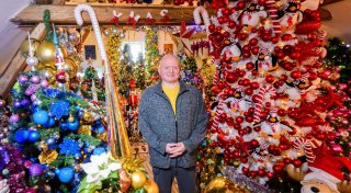 Neuer Weltrekordversuch: 621 Weihnachtsbäume im Haus