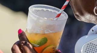 Warum lieber keine eiskalten Getränke an heißen Tagen?