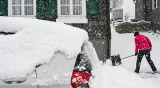 Ohne Salz: Richtig streuen bei Schnee und Eis