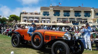 Rennwagen mit Holz-Karosserie gewinnt größte Oldtimer-Show