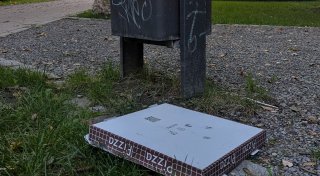 Ärger über Pappkartons in Bielefelder Park: Was gegen den Pizzamüll getan wird