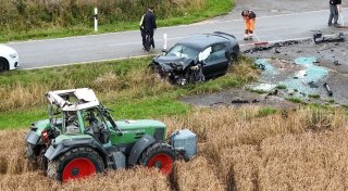 Traktor überschlägt sich - Zwei Kinder schwer verletzt