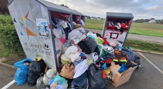 Altkleidercontainer in Bünde platzen aus allen Nähten