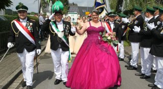 Schützenfest in Verne: Königinnen-Kleid ist ein Traum in Magenta