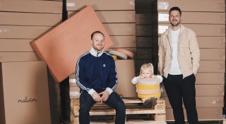 Überraschender Erfolg im Kreis Lippe: Start-up macht Sofa zur Hüpfburg