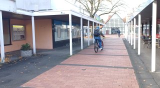 Mit vielen Fotos: Leerstand und Verfall im Bielefelder Einkaufszentrum Bültmannshof