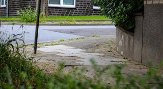 Ärger nach Glasfaserausbau in Herford: Arbeiter hinterlassen gefährliche Stolperfallen