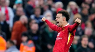 Liverpool behauptet Tabellenführung mit 2:1 gegen Chelsea