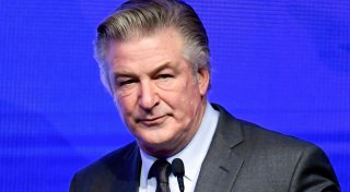 Alec Baldwin kracht mit Auto seiner Frau gegen Baum