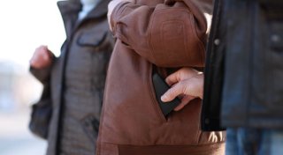 Vorsicht vor Taschendieben, Leben mit Alkoholsucht und Eisdielen im Check