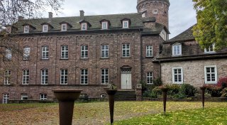 Einblick in die Burg Herstelle: Salons wie zu Zeiten der Brüder Grimm