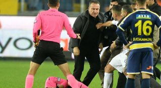 Haftstrafe für Ex-Clubchef in Türkei nach Attacke auf Schiri