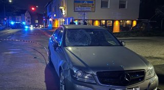 Alkoholisierter Fußgänger vor Kneipe im Kreis Gütersloh lebensgefährlich verletzt