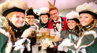 Mit Fotos: Hunderte feiern den Karnevalsauftakt im Kreis Gütersloh