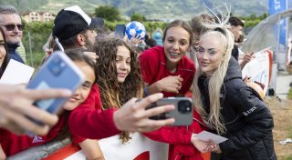 Insta-Star Alisha Lehmann: Nicht ganzen Tag am Handy hocken