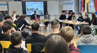 Chaos vor Bad Oeynhausener Schulzentrum: 450 Autos in 20 Minuten