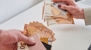 Lohnlücke zwischen Frauen und Männern wird kleiner