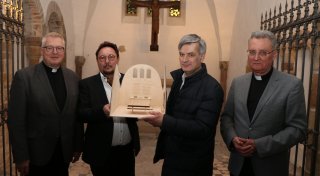 Wie ein Memory-Spiel: So sieht das Mahnmal zu sexuellem Missbrauch im Paderborner Dom aus