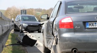 Kollision auf der B64 bei Brakel sorgt für Verkehrsprobleme