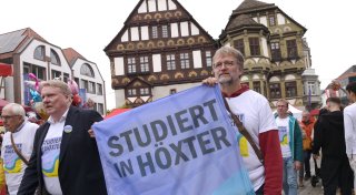 Demonstration in Höxters Innenstadt für den Erhalt der Hochschule