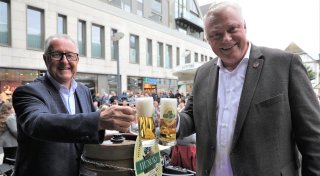 Panne beim Fassbier-Anstich: Huxori in Höxter ist eröffnet