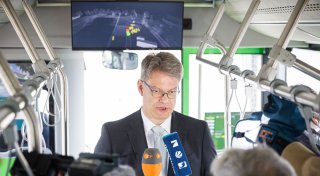 Verkehrsminister: Erster autonomer Linienbus «wegweisend»