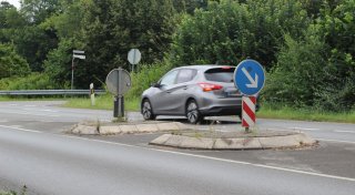 Übergang ins Nichts: Gefährliche Straßenquerung in Enger soll sicherer werden