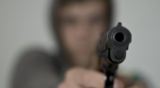 Täter hält Kassiererin Pistole ins Gesicht: Raubüberfall auf Kiosk im Bielefelder Osten