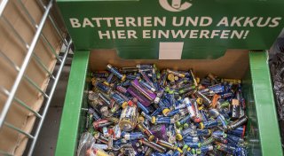 Neu im August 2025: Solarstromförderung, Müllregeln und E-Passbilder