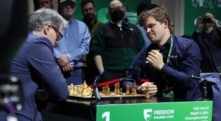 In Jeans: Carlsen trifft bei Blitzschach-WM auf Niemann