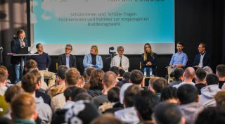 Bielefelder Schule schickt Politikerdebatte per Livestream ins Klassenzimmer