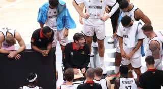 Sieg für «Warrior» Mumbru - Bundestrainer ist zurück