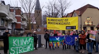 Demo für das Klima zieht durch die Innenstadt von Lübbecke