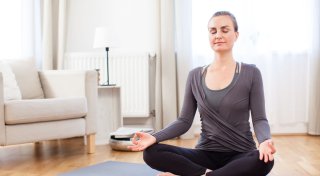 Für wen ist der Schneidersitz keine gute Position?