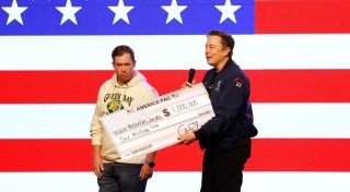 Musk verteilt vor Richterwahl in Wisconsin Millionen-Schecks