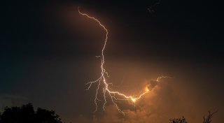 Wochenrückblick: Unwetter-Alarm, Tornado-Verdachte und Disco-Schließung