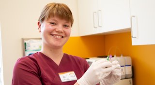 Medizinische Ausbildung in Höxter: 19-Jährige gehört zu den Besten