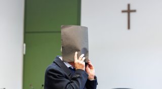 Arzt wegen Vergewaltigung von Patientinnen verurteilt - Haft
