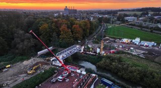 Spektakulär: Neue Bahnbrücke bei Kirchlengern wurde verschoben
