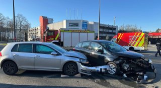 Zwei Verletzte bei Unfall im Kreuzungsbereich am Herforder Go-Parc