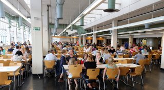 Bielefelder Uni-Mensa und Cafeterien passen Preise an: Für wen es jetzt teuer wird